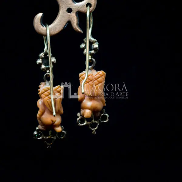 Orecchini con puttini in corallo di Sciacca - Image 4