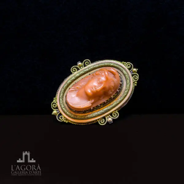 Spilla con cameo di corallo montato in oro - immagine 3