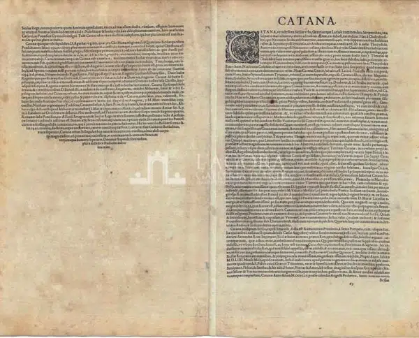 Antique bird's-eye view of Catania, with Mount Etna in the background, by Georg Braun and Frans Hogenberg. - Image 4